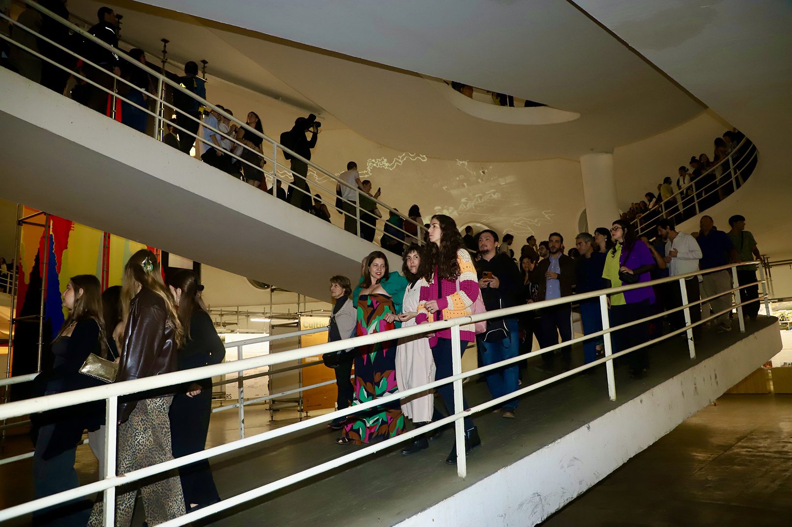 Visitantes rampa na Oca durante a abertura da 14ª BIAsp - Foto Denise Andrade